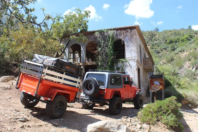 Jeep pulling trailer in King Mansion in Kingman, Arizona. It’s the first cast concrete building in the Grand Canyon State.