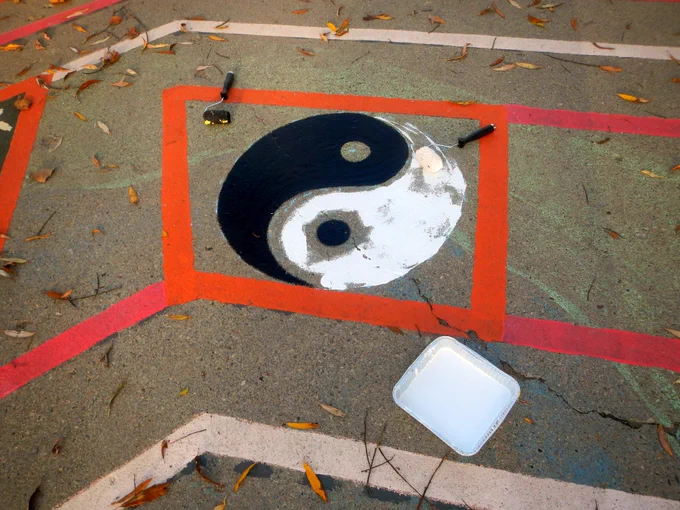 22 Lane Octagon Labyrinth

Canvas space in Octant facing Parkdale Neighbourhood,

Currently home to Toronto's Tibetan Community,

I chose to paint Taijitu / Yin-Yang Symbol to acknowledge their presence...

Budapest Park ~ Sunnyside Beach ~ Toronto

| #Labyrinths🍥#LabyrinthArt🎨