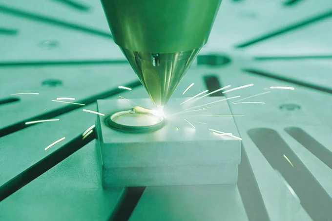 Fraunhofer Lighthouse project futureAM: At Fraunhofer IWS in Dresden, the applicable spectrum of additive processable materials is extended. With tailored direct energy deposition metallic multi-material components can be realized. © Fraunhofer.
