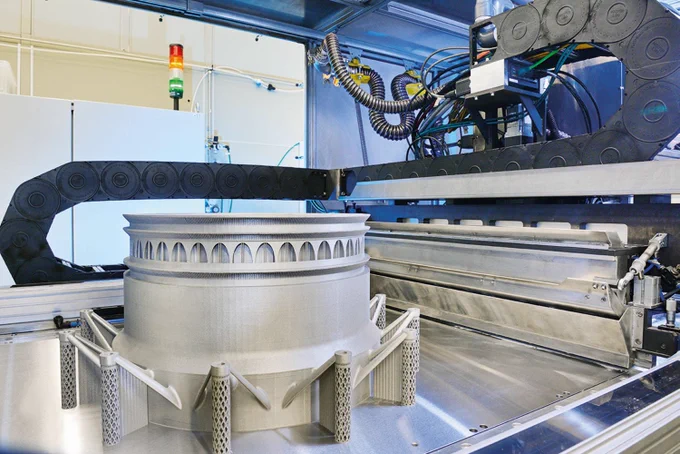 Fraunhofer Lighthouse project futureAM: Several lasers at Fraunhofer ILT in Aachen use 3D printing to transform metal powder into a demonstrator component for the future generation of Rolls-Royce engines. © Fraunhofer.
