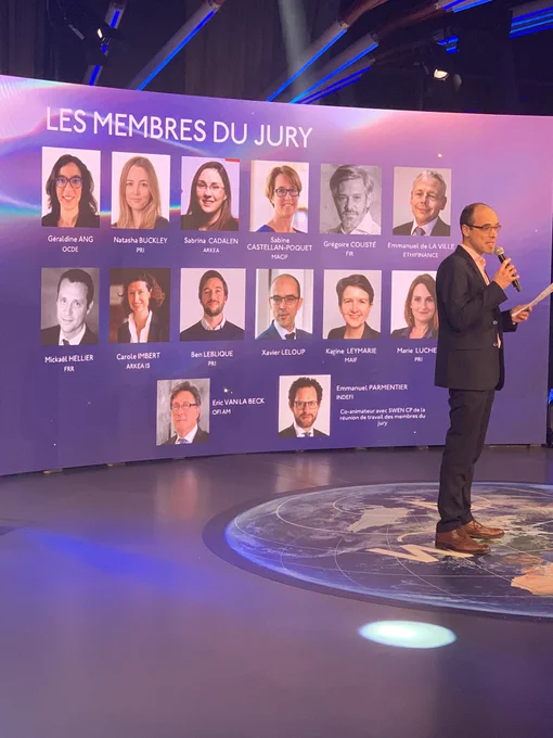 Photo par SWEN CAPITAL organisateur de l'événement #ESGBPH2020. présentation des membres du jury sur un grand écran sur le plateau. 