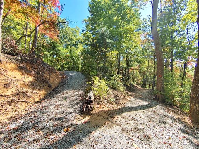 Rumbling Bald Hiking Trail in North Carolina, USA
