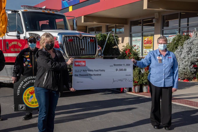 Dingmans Ferry PA 11/19/20 - Grand Opening donation to Holy Trinity Food Pantry. 