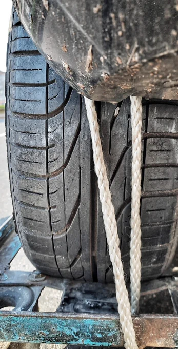 Hinterrad auf Rollbrett Rückansicht