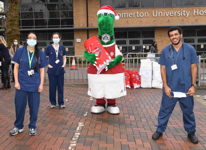 Gunnersaurus poses for a socially-distanced photo with NHS staff outside a local hospital
