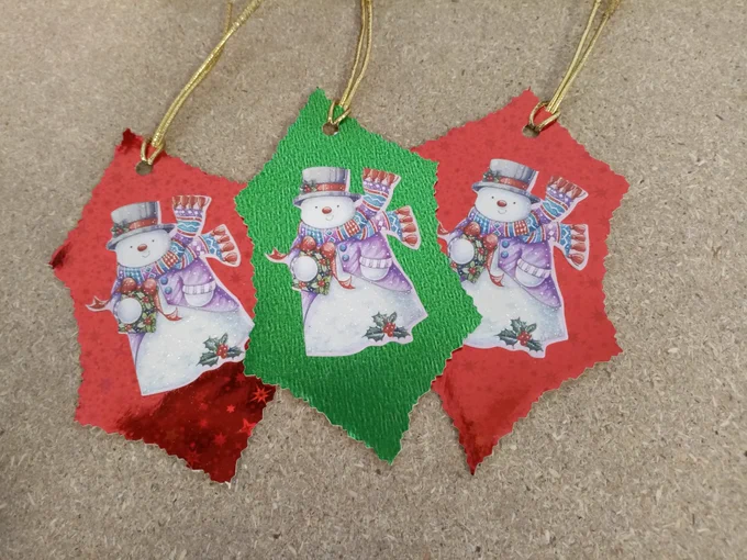 Red and green Christmas gift tags with snowmen on.
