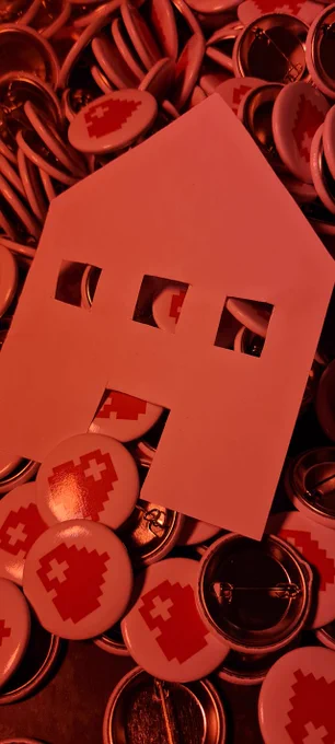 Home_sweet_Home. Sognando la casa di HER: She Loves Data fra i cuori del nostro logo. Il nuovo abitare ritagliano a mano, su misura, per OperaViva Mag: puntata #8 de "La Cura ai tempi del Corona virus ---> https://operavivamagazine.org/la-casa-di-her-she-loves-data/