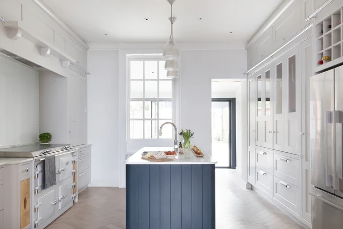 Latest @kitchenthinkUK #kitchencasestudy Signature Bespoke Shaker-Style #Kitchen by @searletaylor