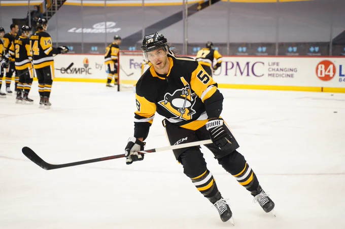 Kris Letang during warm-ups