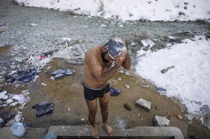Migrante nel campo profughi di Lipa in Bosnia