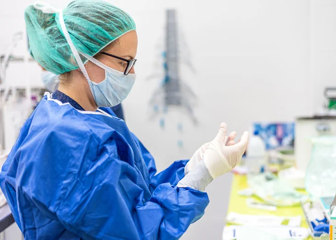 U of A researchers are working on a virus-killing compound that could be applied to protective equipment like medical gowns and masks to prevent the spread of diseases including COVID-19. (Photo: Getty Images)
