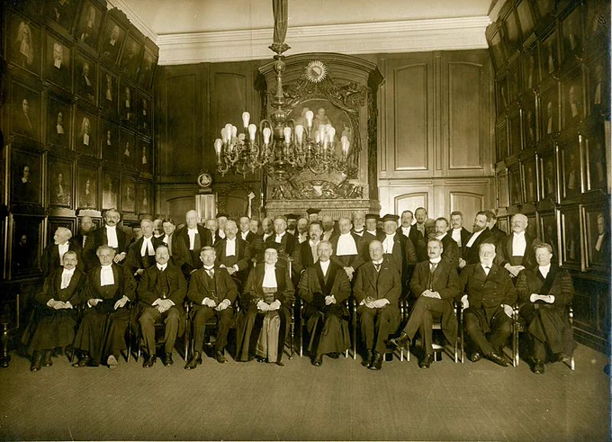 photo of the faculty, including Johanna Westerdijk