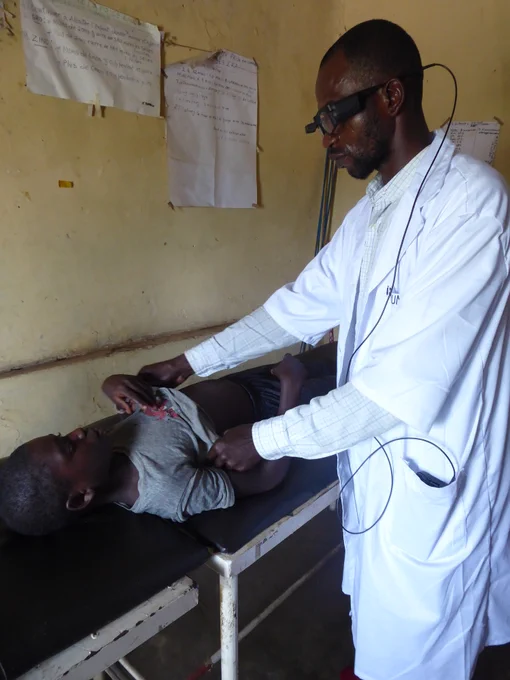 Kigandu health center DR Congo, nurse wearing smart glasses