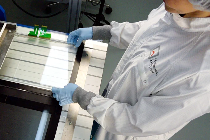 Optical Bonding - Touchscreen Solutions! 
Operating conditions causing poor visibility of your touchscreen or display? Not with Optical Bonding! 
The special manufacturing technique bonds touchscreens, displays and cover glass. The result: clear view, improved brilliance and reduced reflections on the user interface.

We bring a magic touch to the design and construction of your state of the art custom HMI, to craft the ultimate user interface experience. Put us to the test!