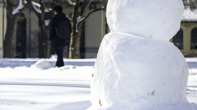 A photo of a snowman in front of Hamerschlag Hall on the campus of Carnegie Mellon University in Pittsburgh, Pennsylvania.