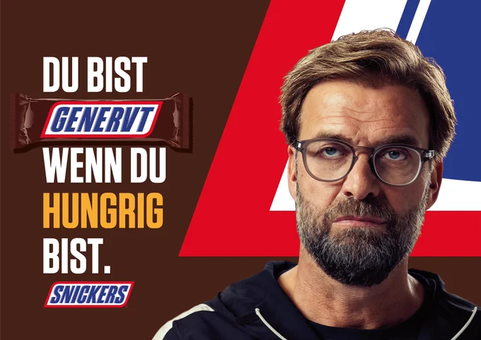 Eine Anzeige, auf der steht: „Du bist genervt, wenn du hungrig bist. Snickers.“ Neben dem Satz ist ein genervter Jürgen Klopp zu sehen.