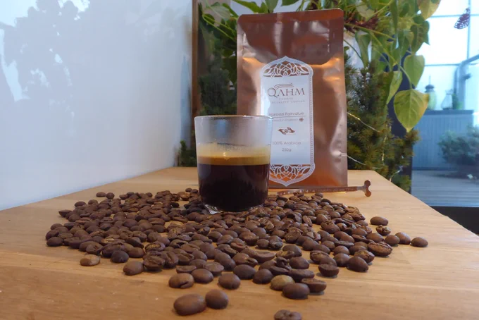 Whole coffee beans and espresso shot of Qahm specialty coffee. Photo by CoffeeDiff.co.uk