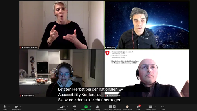 Screenshot mit Gebärdendolmetscherin und Untertiteln. Im Bild Moderator René Jaun und die Panelteilnehmenden Isabelle Haas und Markus Riesch.