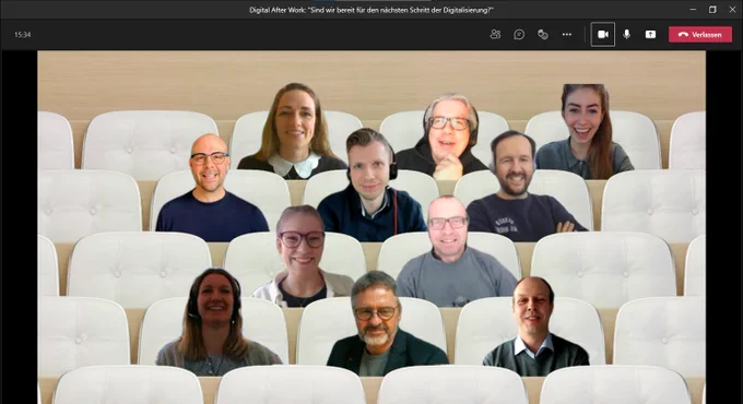 Teilnehmende des Digital Afterworks von Microsoft im Zusammen-Modus bei Teams.