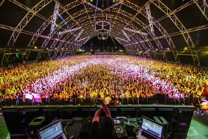 musician plays concert for thousands of fans at Coachella