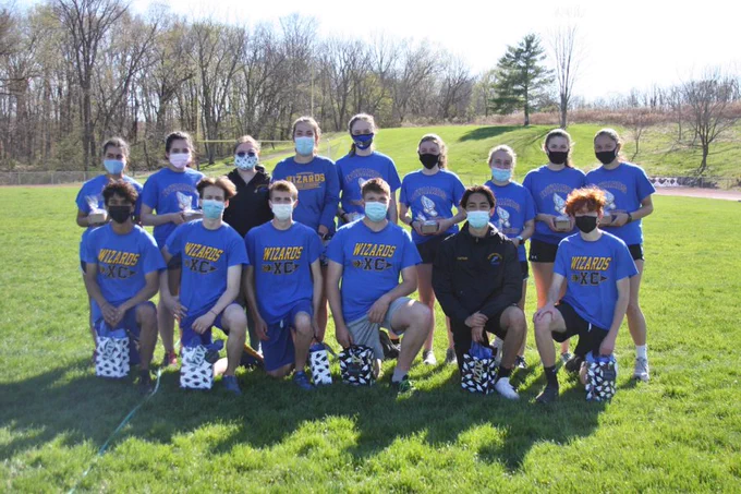 XC senior team 2021. Back row: Anna Ceasar-Isabella Blauvelt-Bridget Casey-Stephanie Fuentes-Marianne Damschen- Amanda Murphy-Gabby Cipriani-Kristina Messler-Brianna Fanning. Front row:Matt Fox-Louis Budakowski- Shane Moloney-Sean Beck-Noah Rosario-Bailey Katzmann