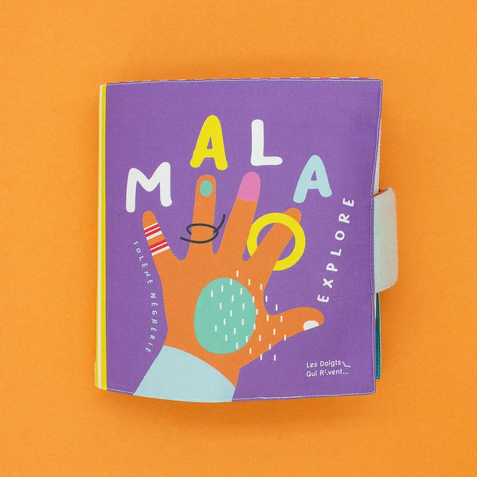 couverture du livre, une main d'enfants est dessinée 