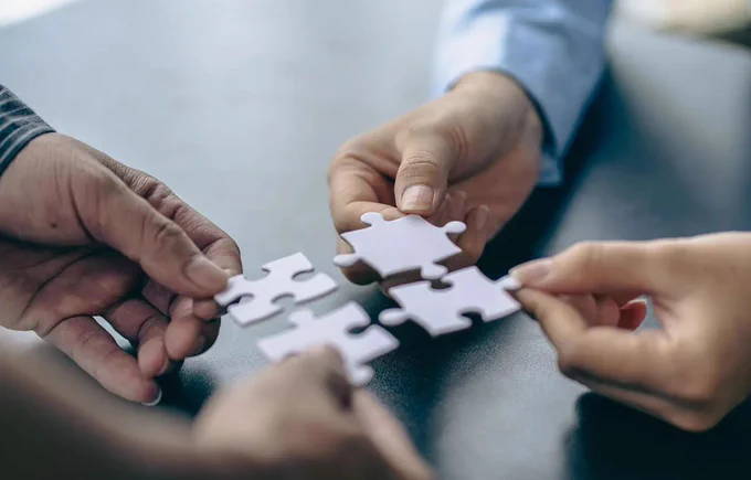 « Dans le but de trouver des solutions de rechange originales pour combler des besoins dans la société, les entreprises d’économie sociale innovent grâce à la mobilisation de la collectivité, jouant ainsi un rôle nécessaire dans la vitalité sociale et culturelle des communautés ainsi que dans le développement économique de la province. »