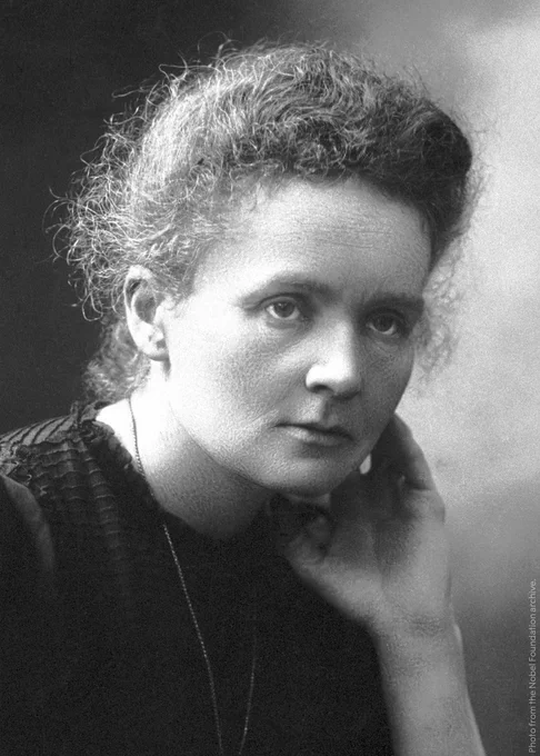 Black and white portrait of Marie Skłodowska Curie. 