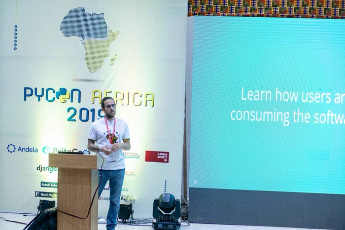 Flavio Percoco presenting at Pycon Africa