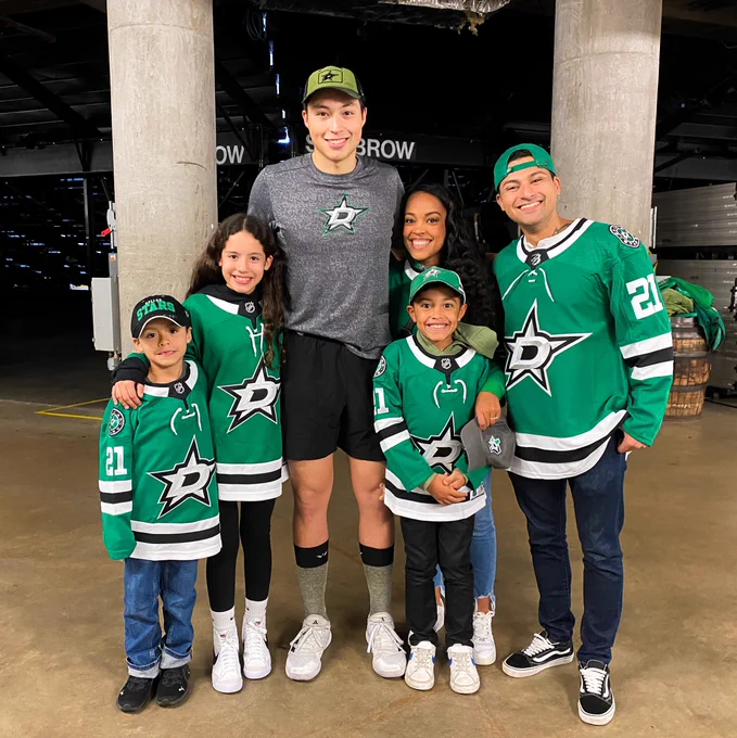 Jason Robertson posing for a picture with the Aragon family. 