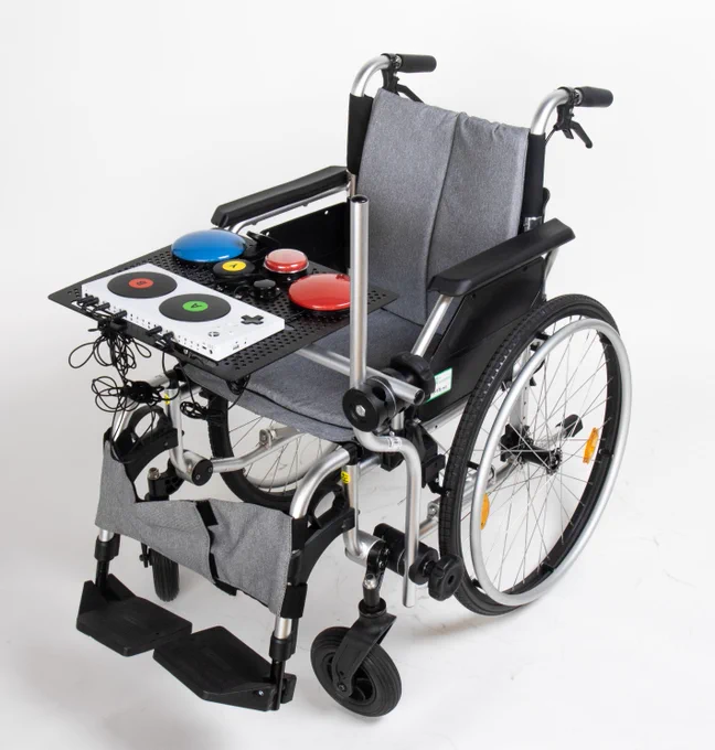 gaming board mount onto 22 mm tube of wheelchair mounting system 