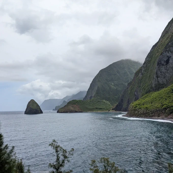 Steep sea cliffs surrounded by the ocean and islets