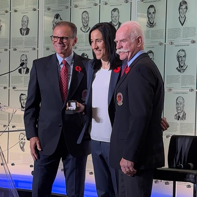 Caroline Ouellette (centre) is flanked by Mike Gartner (left) and Lanny McDonald (right). She is holding her Honoured Member ring.