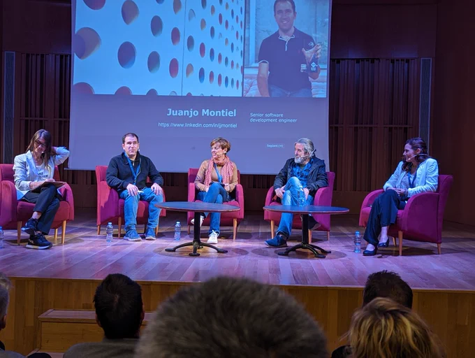 Participanttes de ka mesa redonda