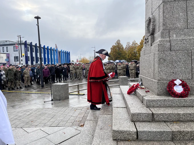 The Mayor lays a poppy wreath at the war memorial in Oldbury