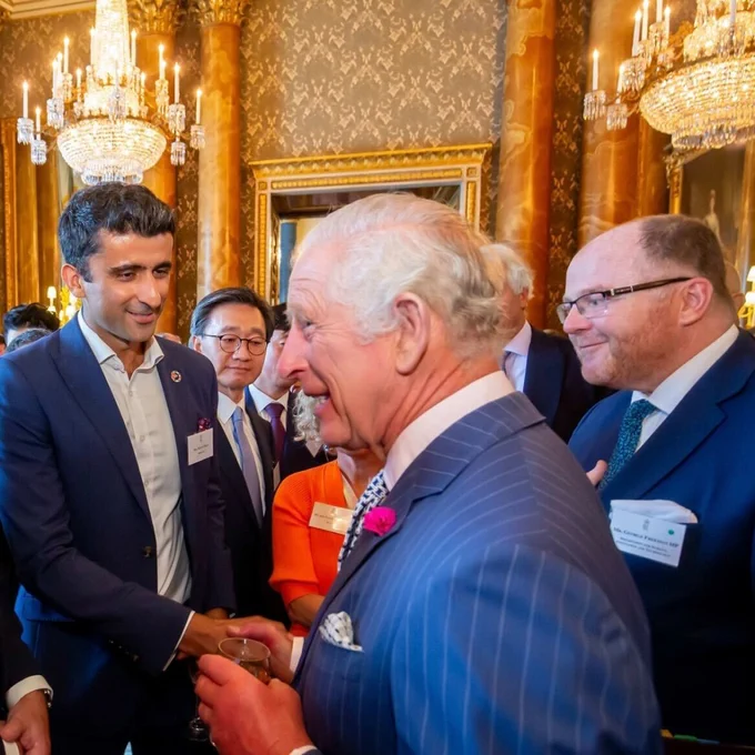 Manny Shar shakes the hand of his Majesty
