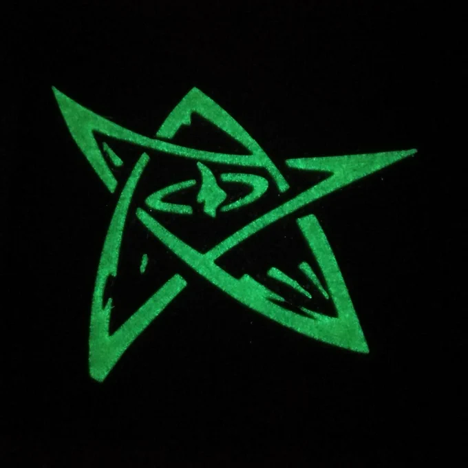 A 3D printed Elder sign from the Cthulhu Mythos, glowing in the dark in green.