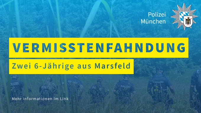 Vermisstenfahndung nach zwei 6-jährigen Jungen aus dem Bereich Marsfeld.
Im Hintergrund sieht man eine Polizeikette bestehend aus sieben Polizisten, die eine Wiese absuchen.