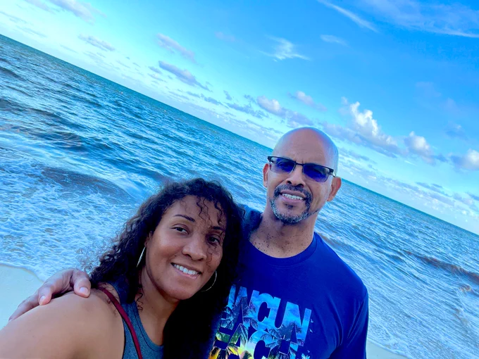 Keith and Nicol Howard on the beach in Cancun
