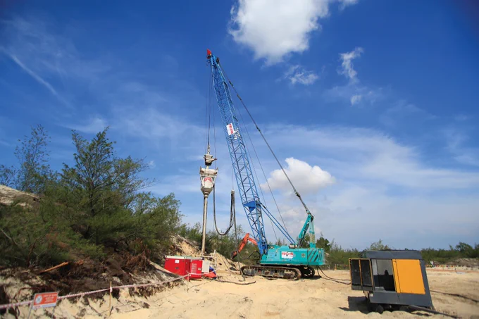 Drill Rig Leader Mounted
