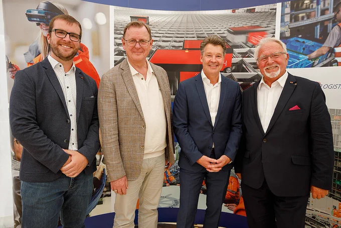 V.l.n.r.: Florian Seitz, Bürgermeister der Gemeinde Hörsel, Bodo Ramelow, Ministerpräsident des Freistaats Thüringen, Dirk Ewers, Geschäftsführer BLG Sports & Fashion Logistics GmbH und Regionalleiter Thüringen, Günther Richter, Landesbeauftragter des Landeswirtschaftssenats des BVMW Thüringen