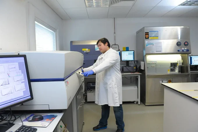 Dr Steven Servin-Gonzalez working in flow cytometry lab