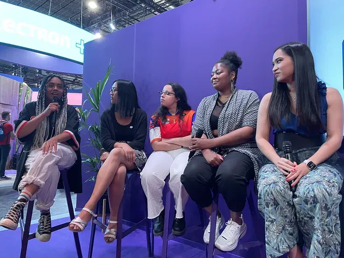Caitlin Baltus, Junior Level Designer chez Ubisoft — Just Dance 2023 Edition. Le samedi 17 juin, elle a animé 3 sessions Just Dance à VivaTech sur le stand BNP Paribas et tenait à partager son point de vue en tant que femme travaillant dans l’industrie du jeu vidéo.