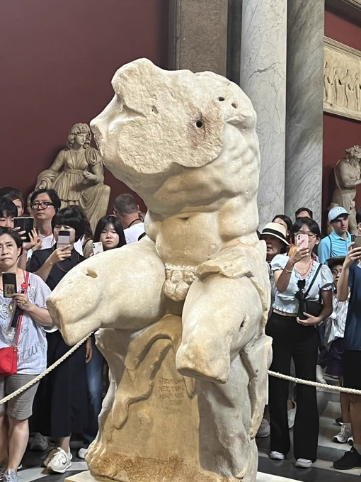 Swarm of people around the Apollonius of Athens Belvedere Torso