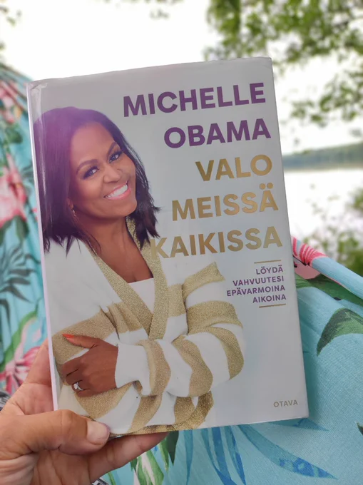 Michelle Obaman kirja Valo meissä kaikissa