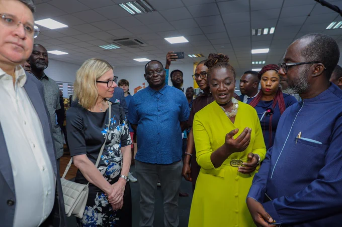 Managing Director Anna Bjerde listening to Hon Ms Ama Pomaa Boateng, Deputy Minister for Communications and Digitalisation at the Ghana Innovation Hub