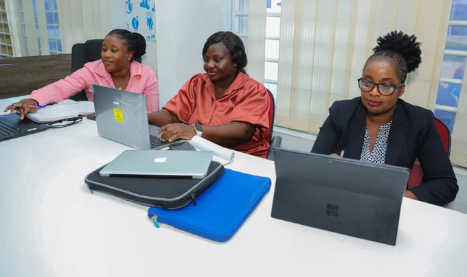 Young women working on computers at the Ghana Innovation Hub