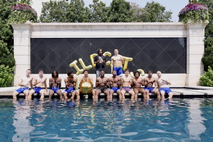 This photo shows the 23-24 Kentucky team poolside at Drake’s house.