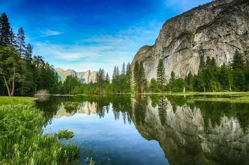 A small alpine lake in Yosemite National Park. Photo credit–Mick Haupt, public domain.