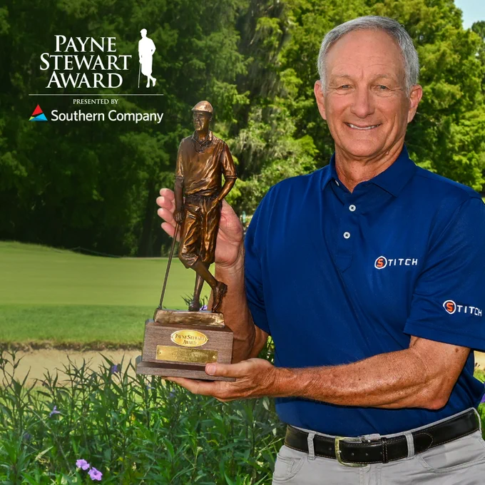 Gary Koch holding the Payne Stewart Award. 
